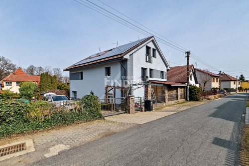 Pronájem bytu 1+kk Strančice, částečně zařízený, volný po domluvě