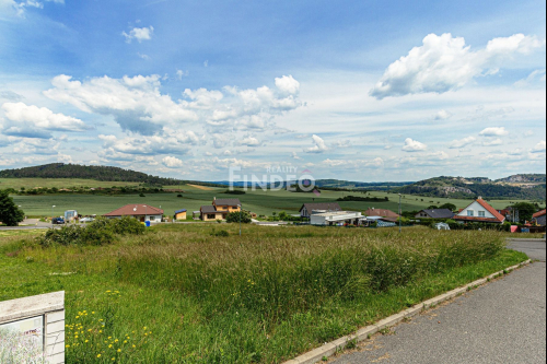 Pozemek 1074m2 Tmaň pro stavbu rodinného domu