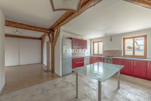 Pronájem podkrovního bytu 3+1, 140m2 v centru města Berouna