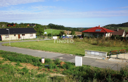 Pozemek Tmaň 1023 m2 pro stavbu rodinného domu