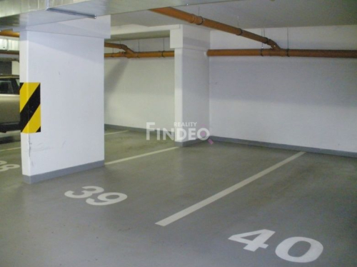 Pronájem garážového stání Praha 10 Strašnice - Názovská ulice, volné ihned