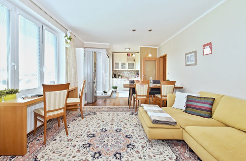 Pronájem kompletně zařízeného bytu 2+kk/GS, sklep, balkon, Hostivař