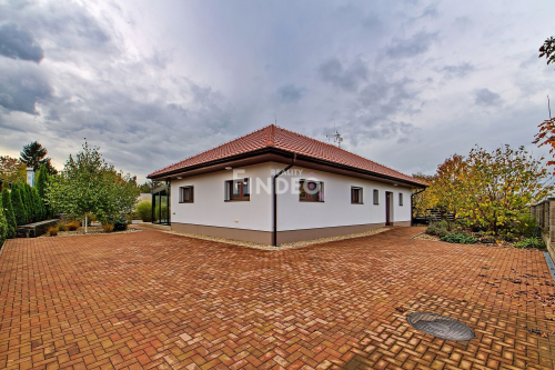 Novostavba 4+1/zimní zahrada obec Zápy, pozemek 944 m2