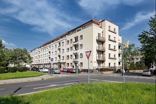 Pronájem bytu 1+1/balkon Praha 4 u metra C, 2.patro, částečně zařízený