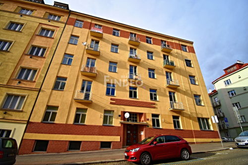 Pronájem bytové jednotky 2+kk (sklepní kóje) 42 m2 Praha 4